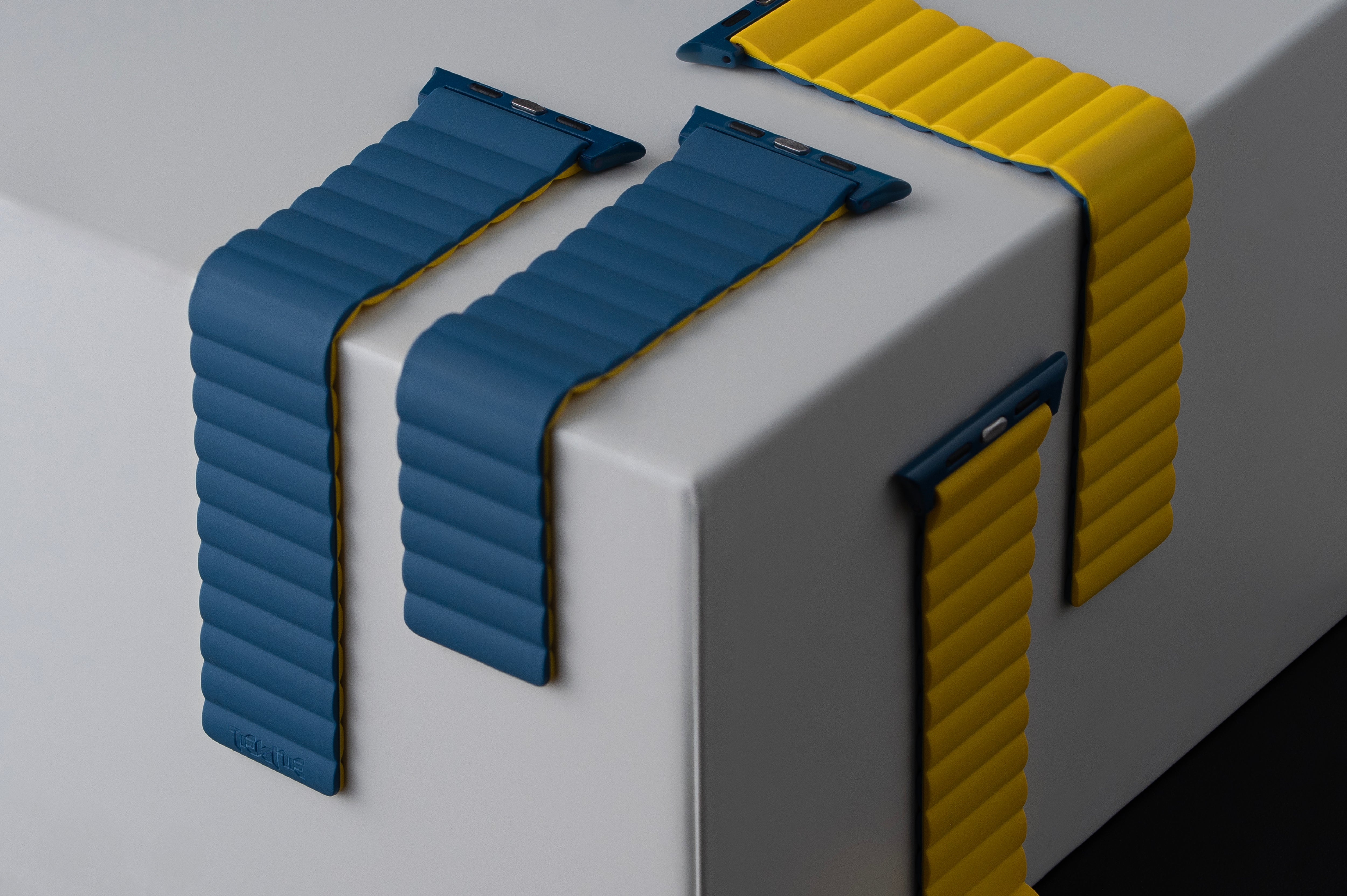 Tekne Reversible Magnetic Silicone Band | Blue-Yellow