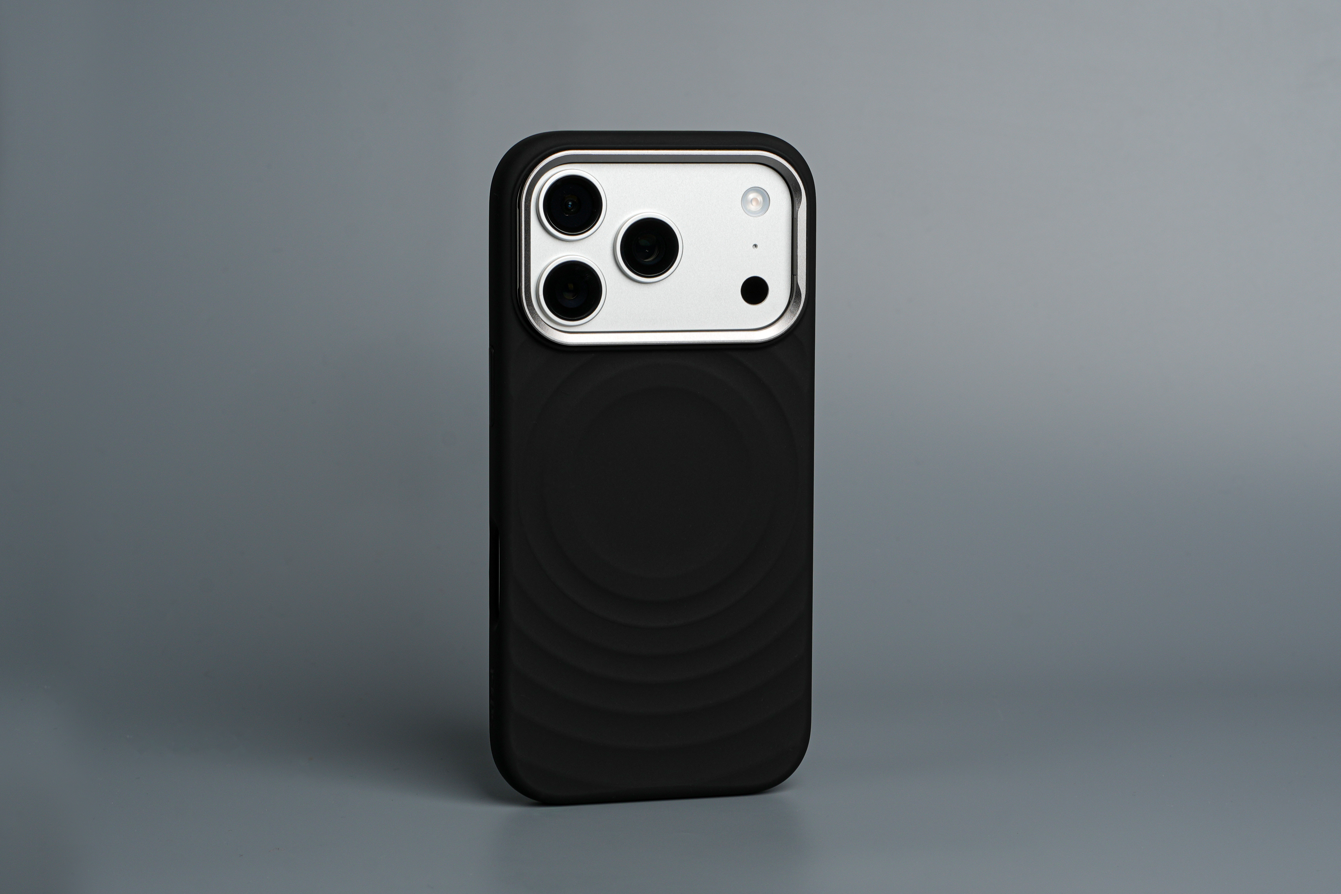 TEKNE WaveStand Silicone Case for iPhone 17 Pro- Black