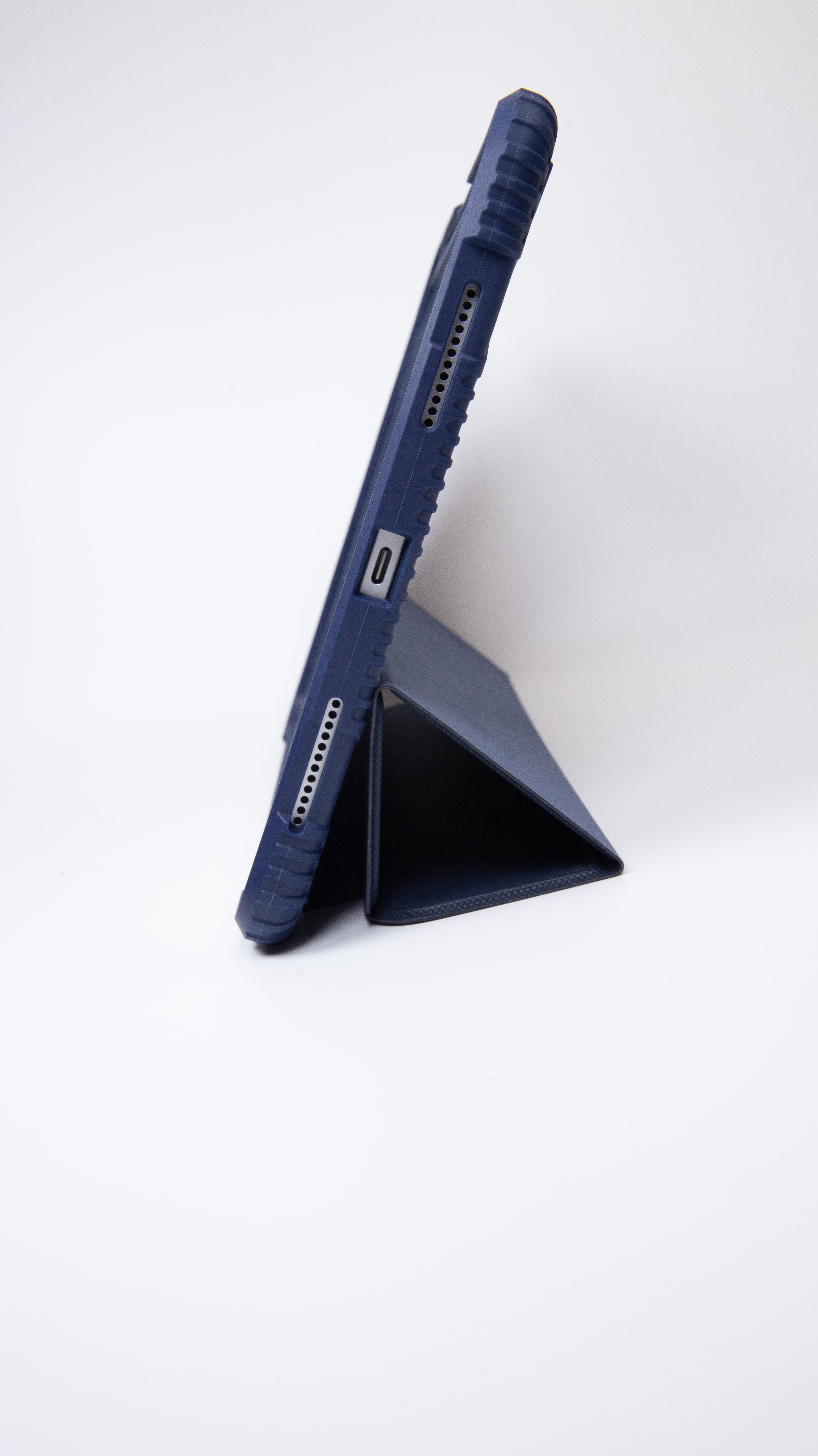 TEKNE Shockproof vegan leather case with stand function for New iPad 11" -Blue