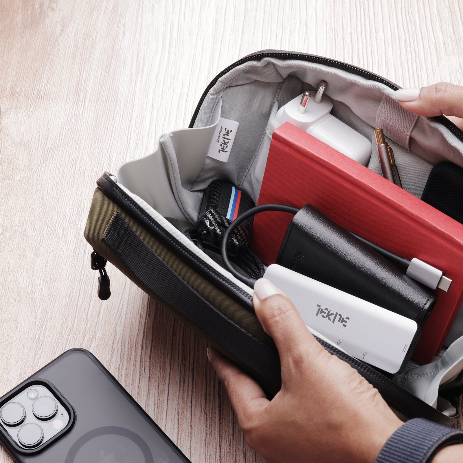 Tekne Gadget Organizer